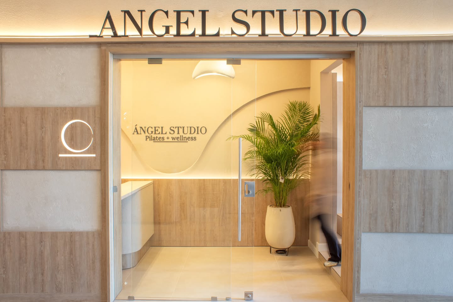 Entrada de Ángel Studio